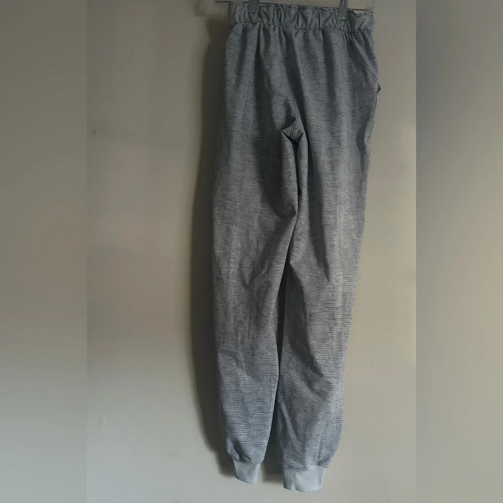 Lululemon On the Fly Jogger Size 4